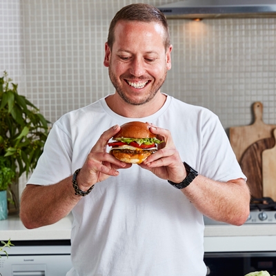 NZ Born Chef, Daniel Wilson of Huxtaburger, brings Two Nations together ...