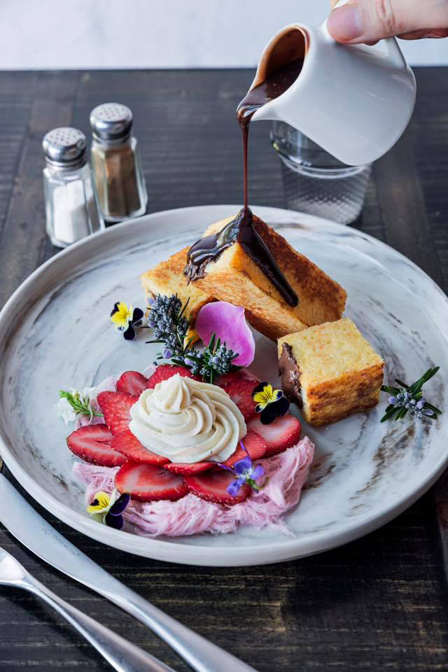 16 Amazing Restaurants to Experience Spring at its Best