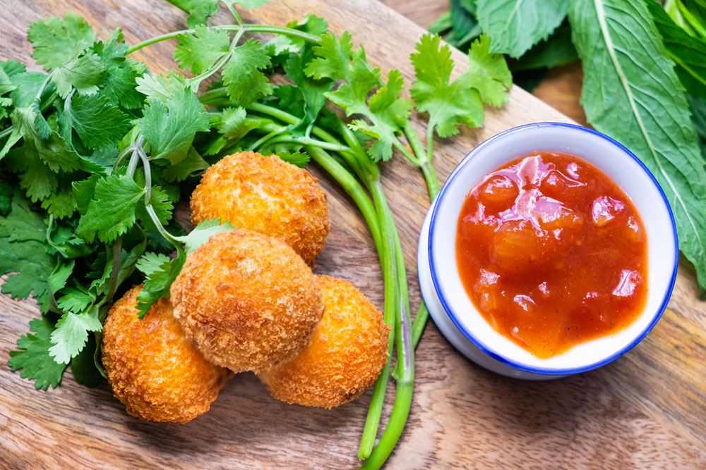 Small Bites that Pack a Punch – Five Finger Food Recipes You Can Eat with One Hand!