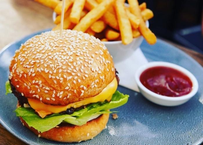 I Like Big Buns and I Cannot Lie – Five of the Best Burger Joints to Get Your Fix.