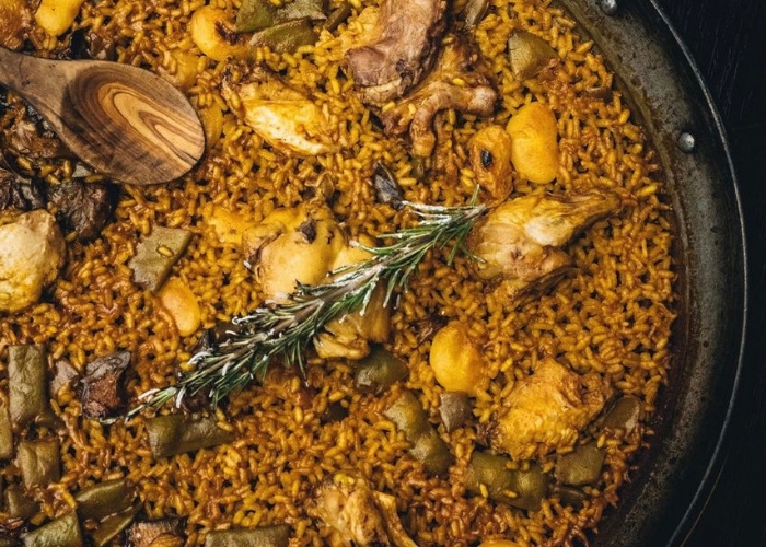 Find Spanish Gold in the Kitchen – Chef Chat with Paella Y Pa’ Mi’s David Rubio Varon.