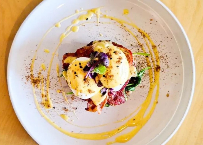 Friends with Benedicts – Five Venues to Get Your Eggs Benedict On this Sunday.