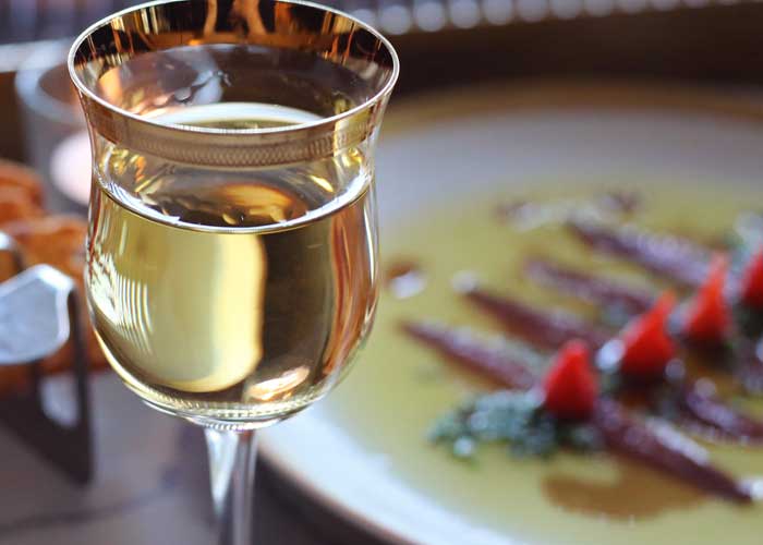 Grape Minds Drink a Lot – Six Ways to Celebrate National White Wine Day.