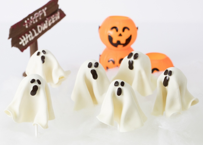 3 Easy and Spooky Halloween Treats with Kirsten Tibballs.
