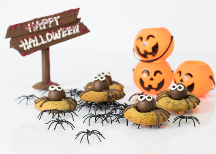 3 Easy and Spooky Halloween Treats with Kirsten Tibballs.