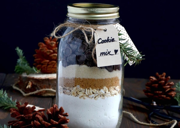 DIY Christmas Cookie Jar in Just 5 minutes