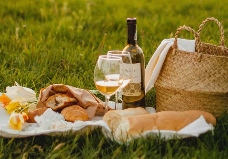 Food, Friends and Sunshine – 6 Venues to Grab Your Picnic Basket