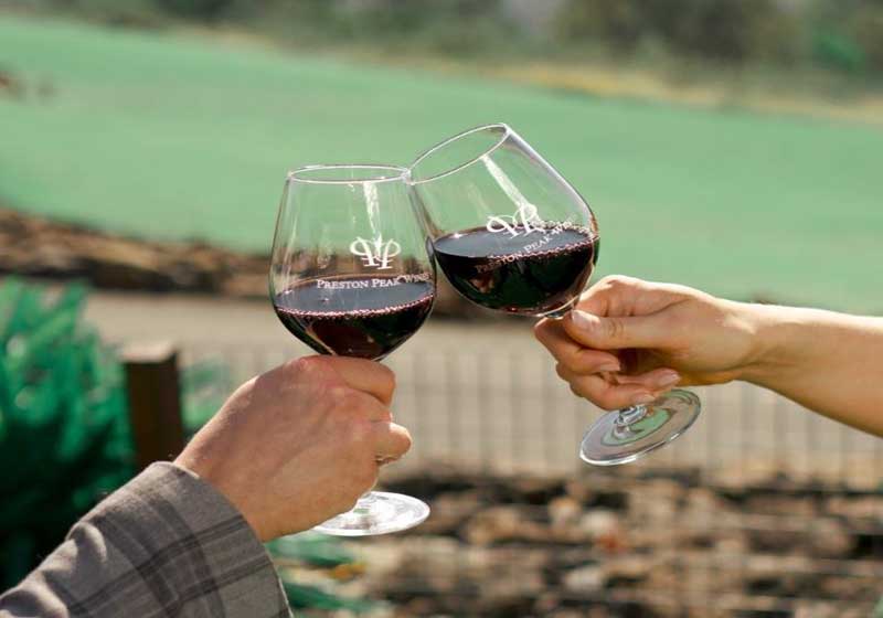 5 Readers’ Choice Award-winning Wineries to Enjoy a Tipple!