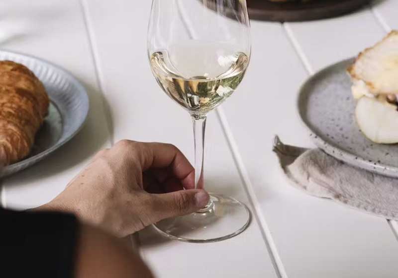 Read Between the Wines - 4 Whites to Sip this Summer