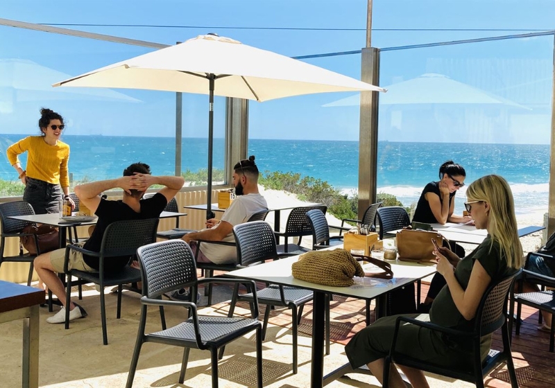 Sunset Sessions by the Sea: Dine Where the Sky Meets the Plate