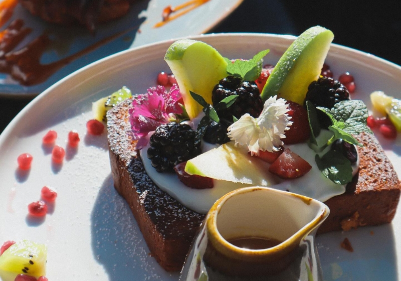 Pet-Friendly Places to Eat (That Humans Will Love Too)