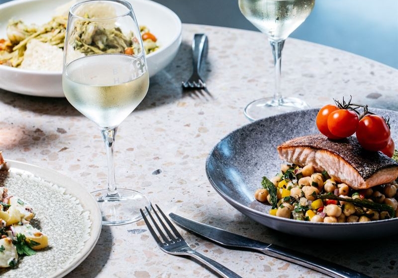 Where Food Meets Vibe: Australia’s Best Restaurants for Dining and Atmosphere