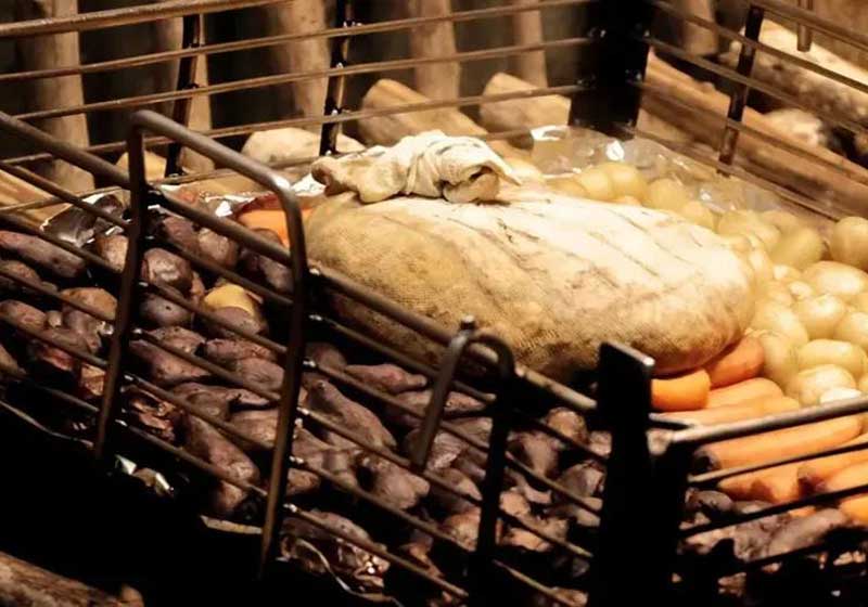 Maori Hangi: The Ultimate Shared Meal Cooked in Earth, Tradition & Community