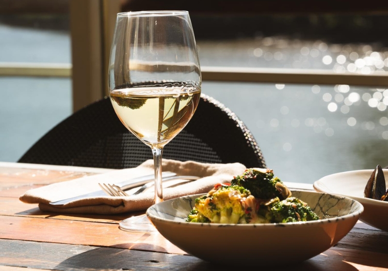 Savour the Scenic: Dining with a View