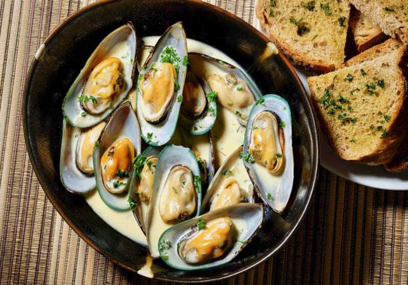 5 Iconic Kiwi Dishes You Must Try in New Zealand (That Aren’t Pavlova)