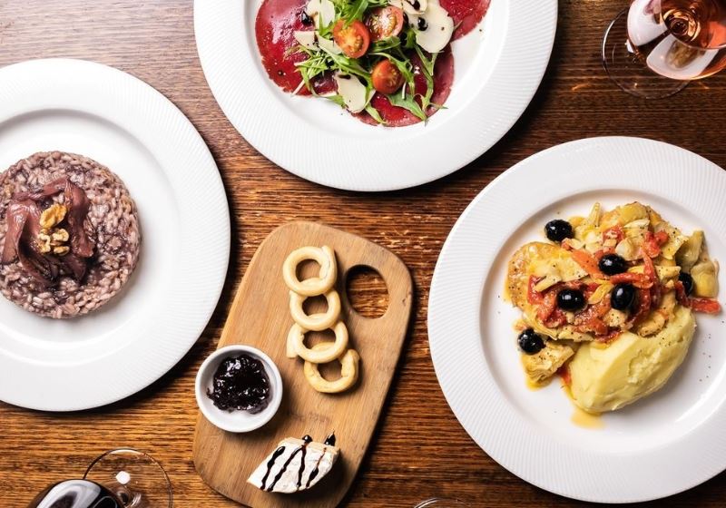 Quiet Escapes: The Best Restaurants for Intimate Dinners in the City