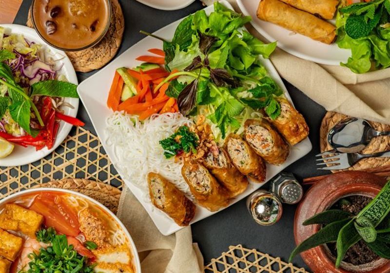 Suburban Gems: Restaurants That Outshine Inner-City Dining