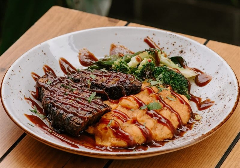 Best Pubs and Sports Bars for Food, Drinks and Live Sport