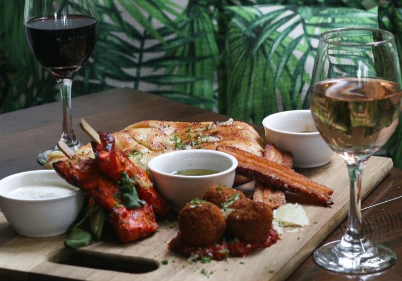 Best Pubs and Sports Bars for Food, Drinks and Live Sport