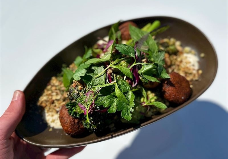Front Row to Flavour: Discovering the Best Street-Front Spots for Culinary Delight