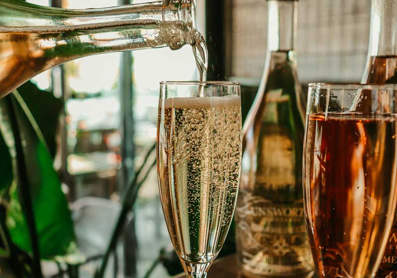 Hosting the Perfect Brunch: From Champagne Cocktails to Culinary Delights