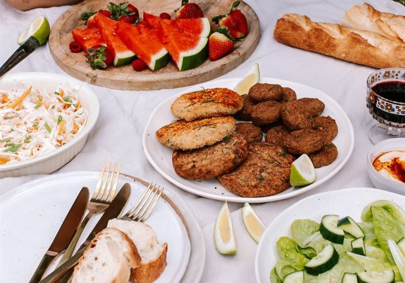 Good Food, Good Mood: Restaurants Serving Wellness Through Cuisine