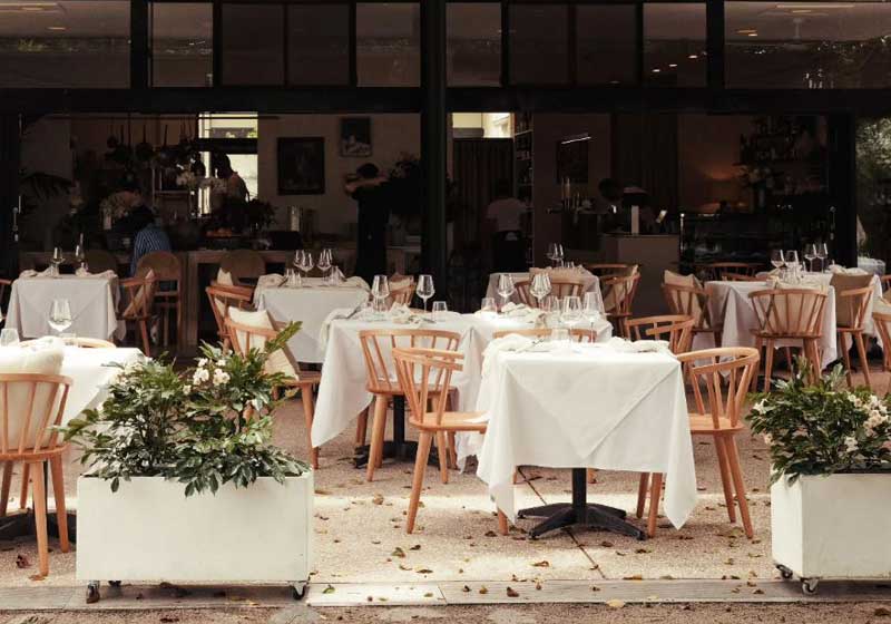 Hosting a Chef-Hatted Dinner Party: Bringing Culinary Excellence Home