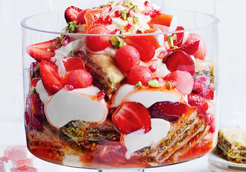 5 Festive Twists on the Classic Christmas Trifle – From Boozy Layers to Golden Fruit Glory