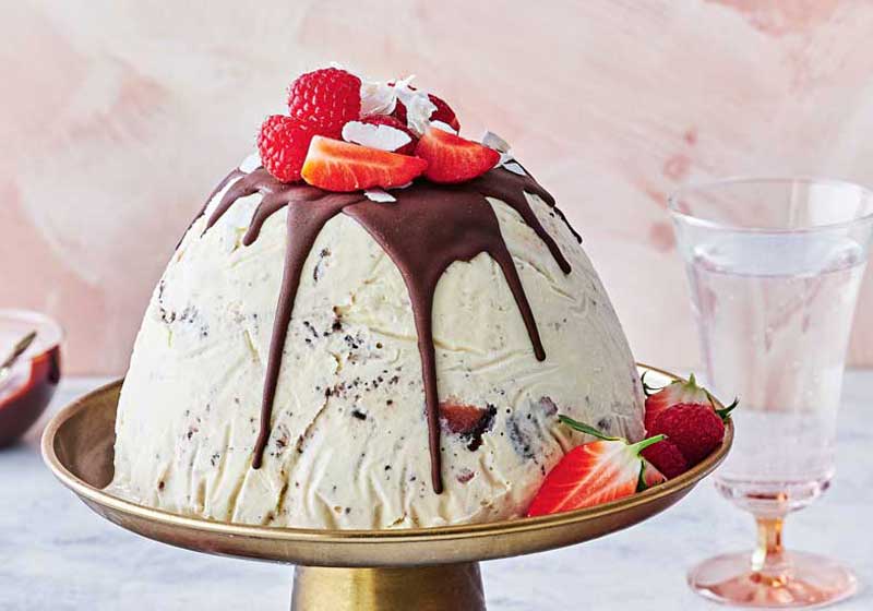 Pudding Your Best Foot Forward: 5 Festive Christmas Puddings with a Delicious Twist