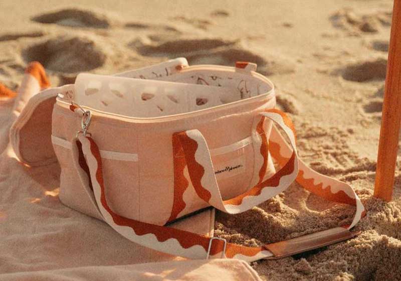 Designer Eskies & Aperitivo at the Beach: The Rise of the Stylish Christmas Picnic