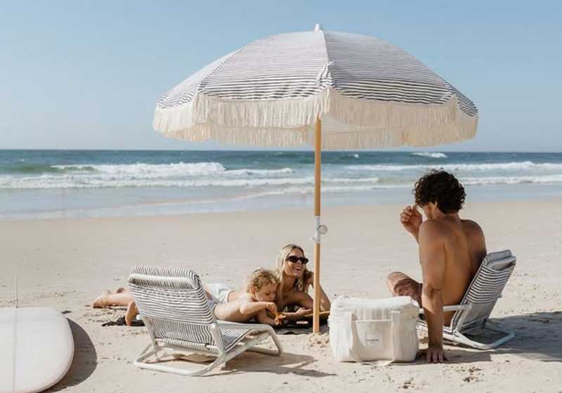 Designer Eskies & Aperitivo at the Beach: The Rise of the Stylish Christmas Picnic