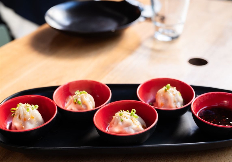 Experience Communal Dining: Where Food Becomes Conversation