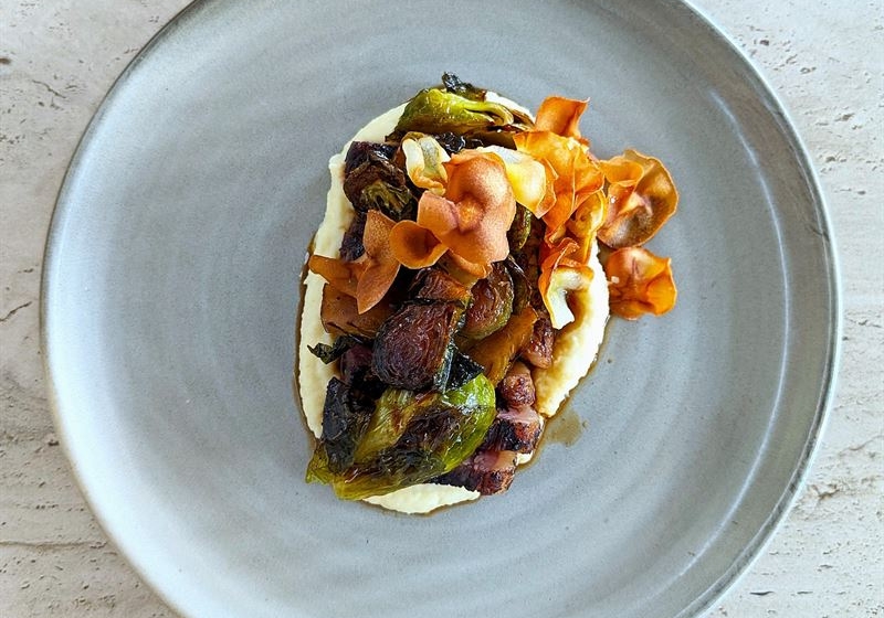 Experience Communal Dining: Where Food Becomes Conversation