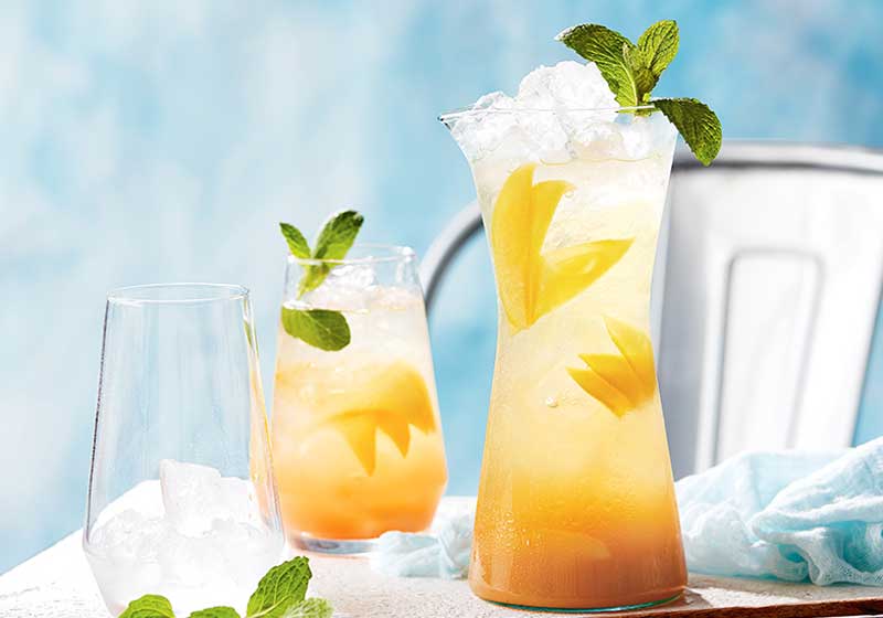 Festive Champagne Cocktails: 5 Sparkling Recipes for Christmas Celebrations