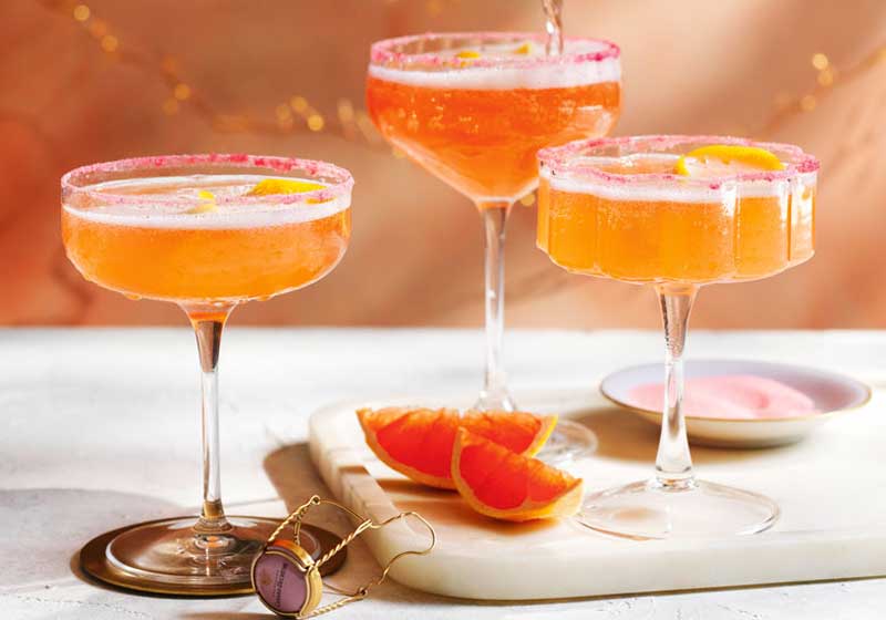 Festive Champagne Cocktails: 5 Sparkling Recipes for Christmas Celebrations