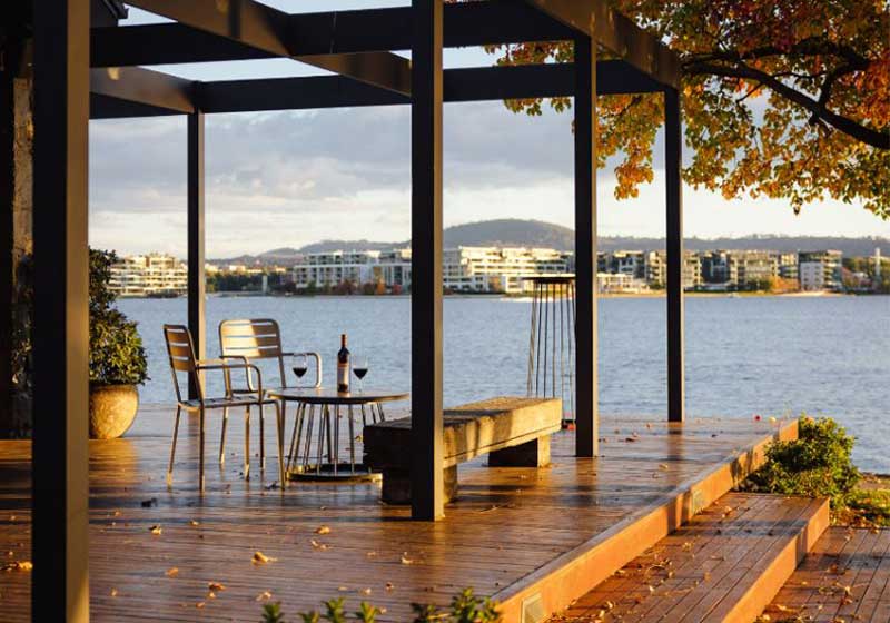 Australia’s Best Alfresco Dining Spots: Beachfront, Vineyard & Lakeside Long Lunches