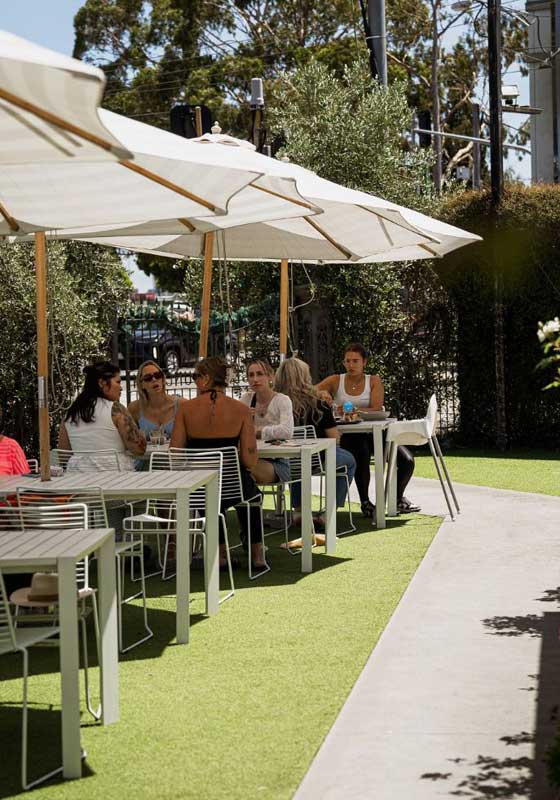 Australia’s Best Alfresco Dining Spots: Beachfront, Vineyard & Lakeside Long Lunches