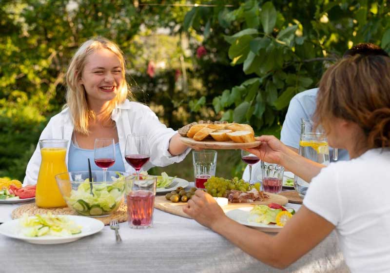 The Long Lunch: Celebrating the Christmas Table