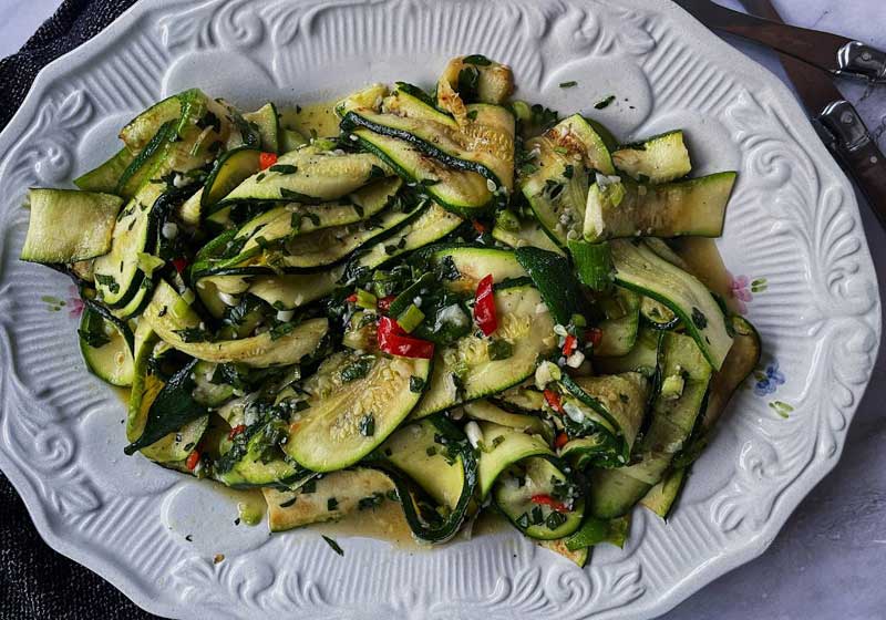 A Very Garden Christmas: How to Host an Australian Summer Lunch in Full Bloom