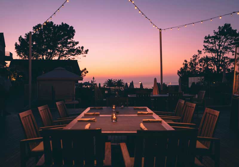 The Golden Hour Table: How Late Afternoon Light Makes Meals Taste Better