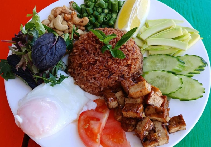 Discovering Hidden Gems: Uncovering Local Dining Secrets Across the Coast