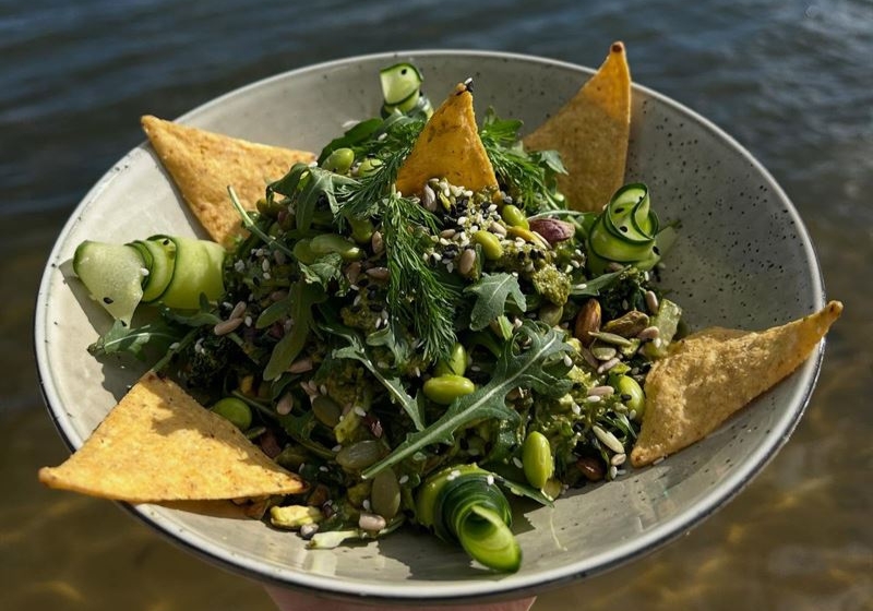 Coastal Classics: Where to Eat by the Sea This Summer