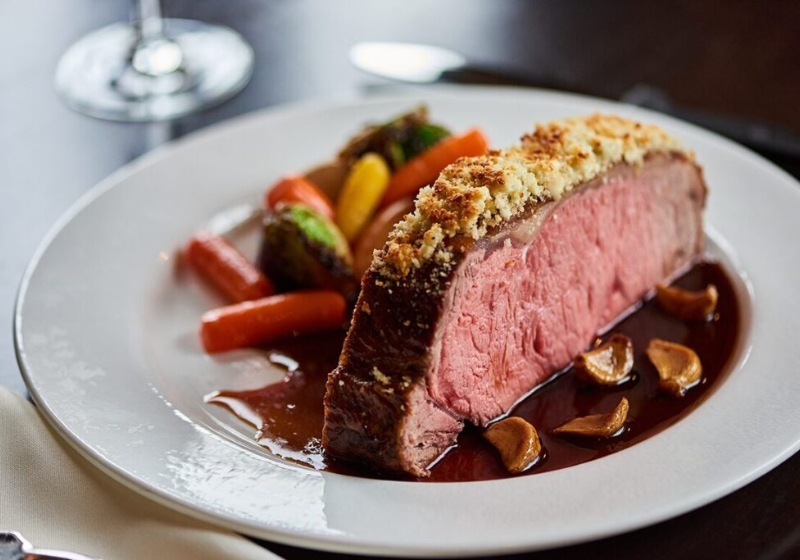 Effortless Dining: Where Sophistication Meets Relaxation