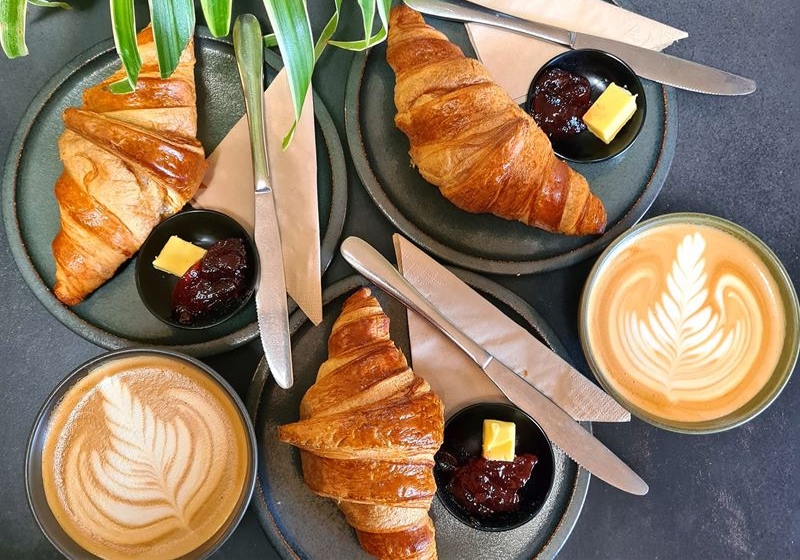 Effortless Dining: Where Sophistication Meets Relaxation