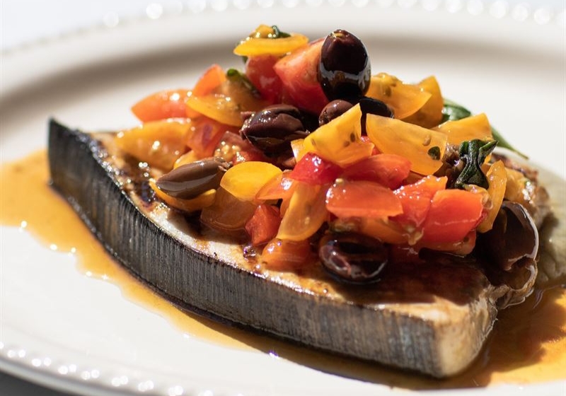 Effortless Dining: Where Sophistication Meets Relaxation