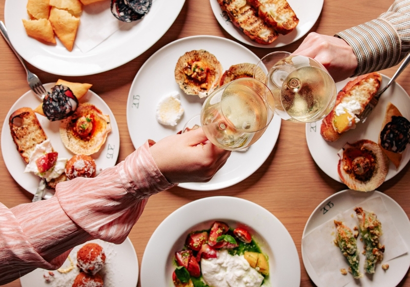 Dining Spots That Set the Benchmark