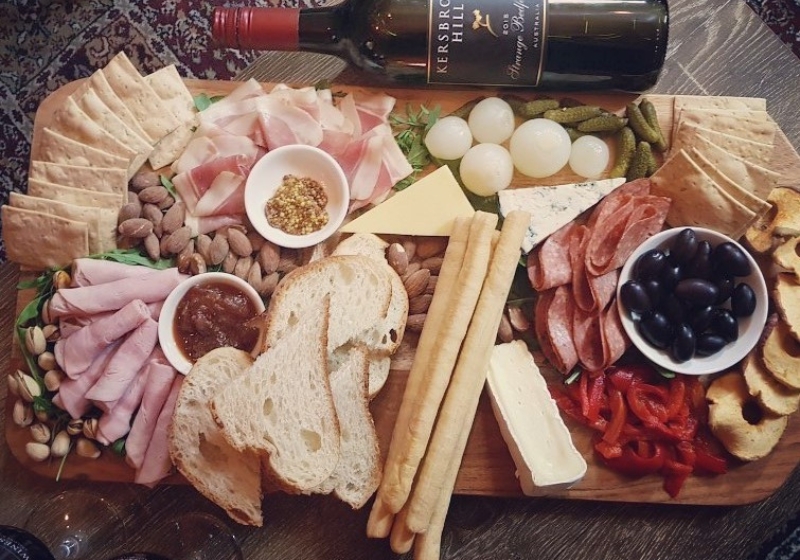 Chasing the Golden Hour: Sunset Dining Experiences