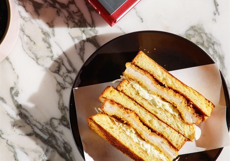 Chasing the Golden Hour: Sunset Dining Experiences