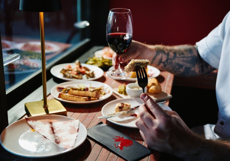 Seaside Tables: Dining with a View