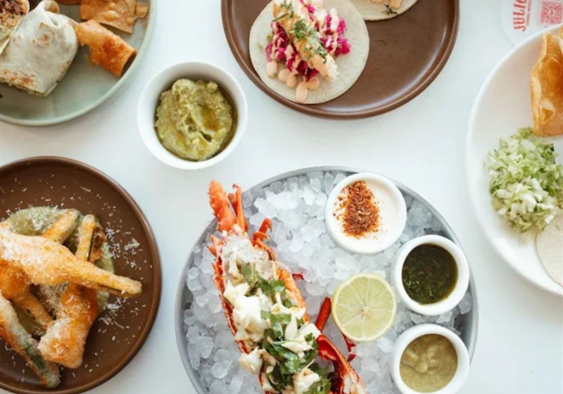 Seaside Tables: Dining with a View